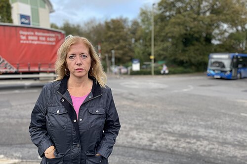 Liz Jarvis at Chickenhall Lane Roundabout